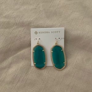 Kendra Scott Danielle Earrings!
